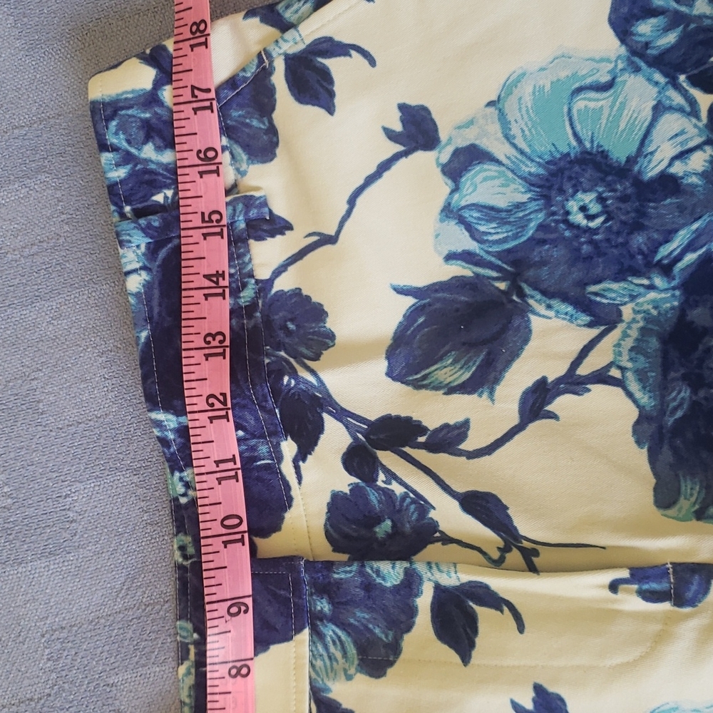 I am selling tory Burch pants - Picture 2 of 4